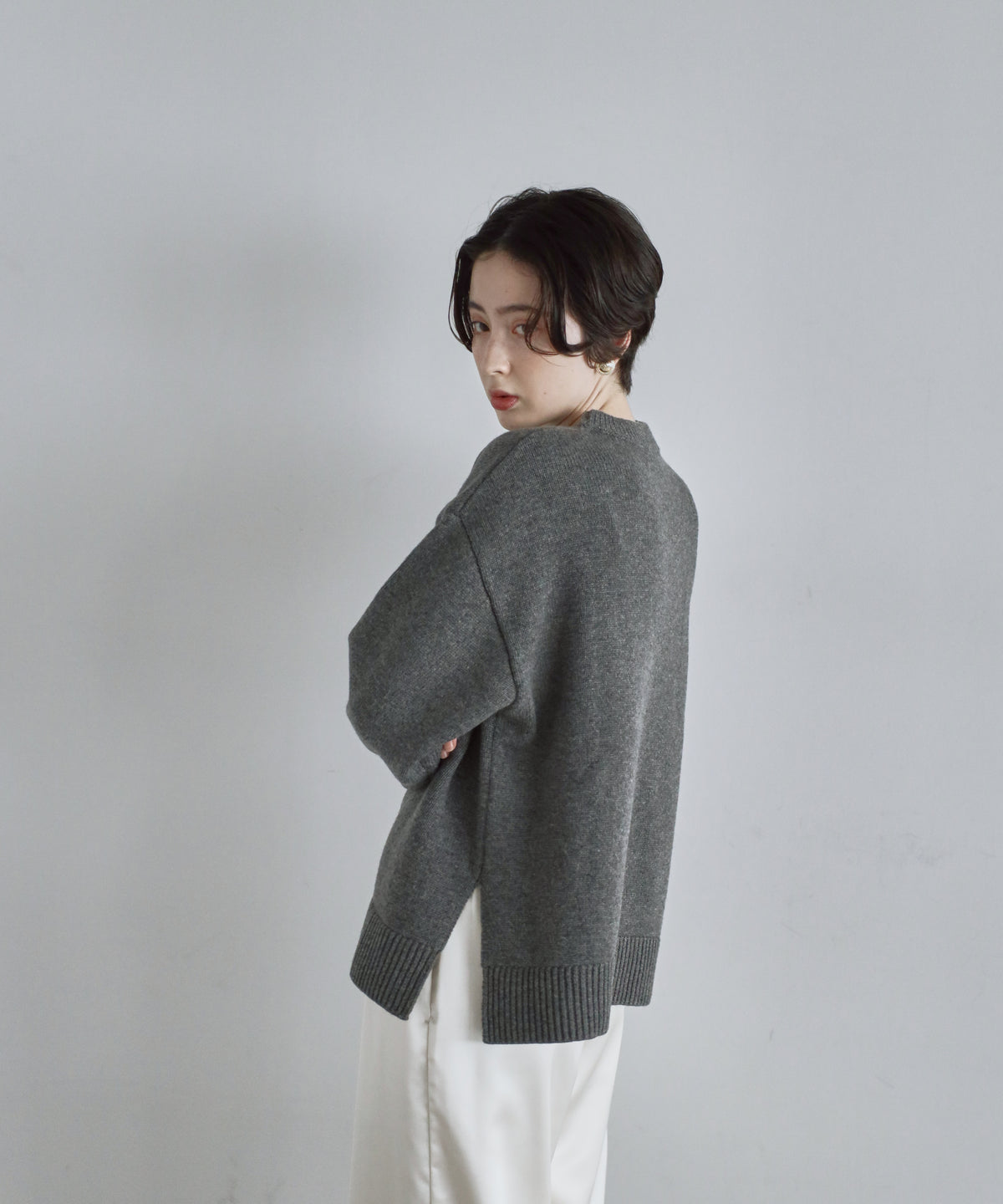 【Classic Comfort】Soft Wool × Cashmere Relaxed Crewneck Knit
