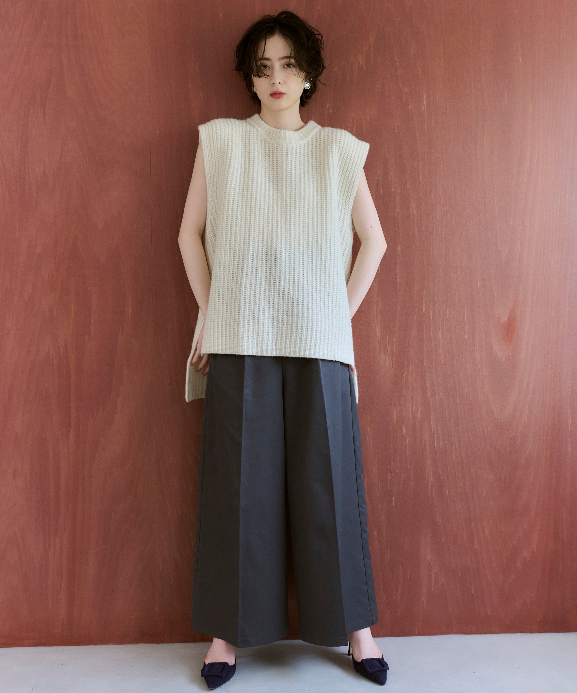 【Pre-Order】【Layerable】Wool Side Slit Middle Vest