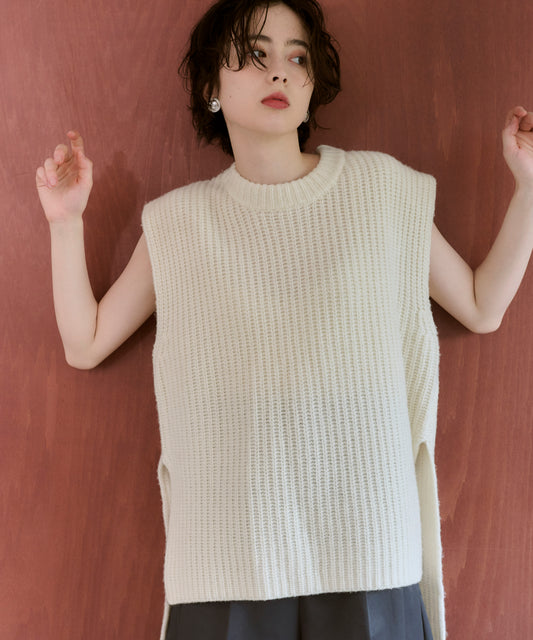【Layerable】Wool Side Slit Middle Vest