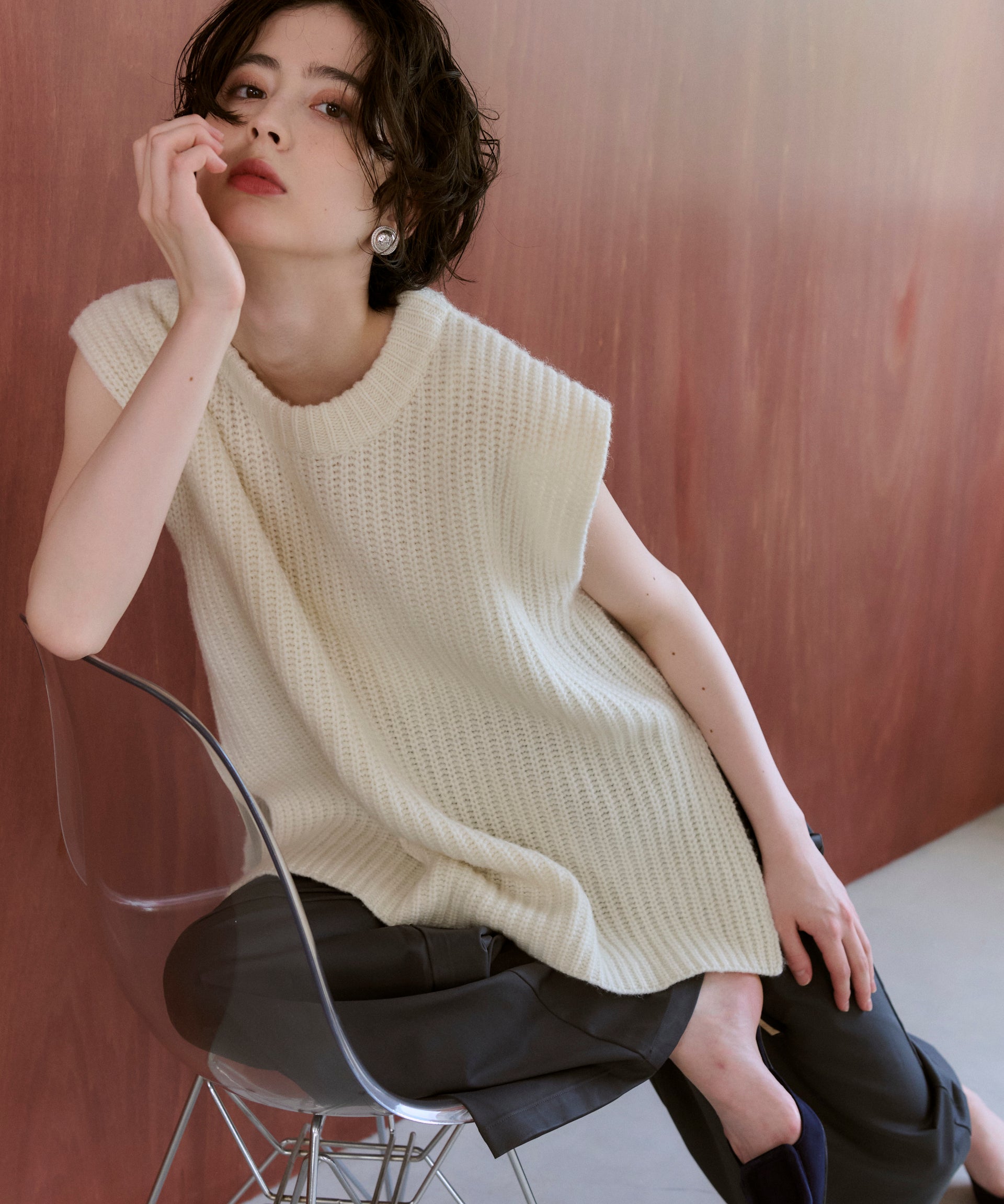【Pre-Order】【Layerable】Wool Side Slit Middle Vest