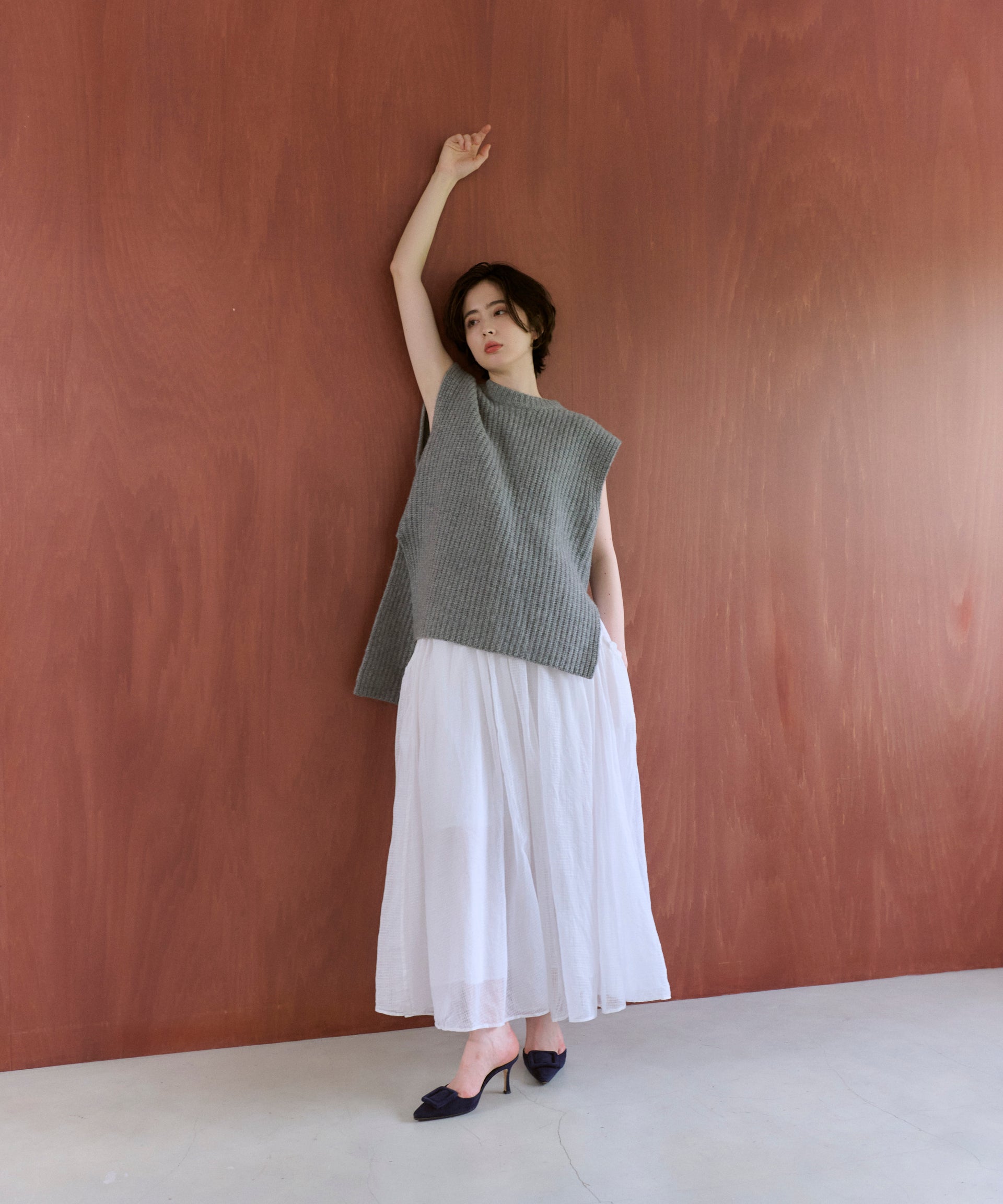 【Pre-Order】【Layerable】Wool Side Slit Middle Vest