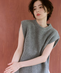 【Pre-Order】【Layerable】Wool Side Slit Middle Vest