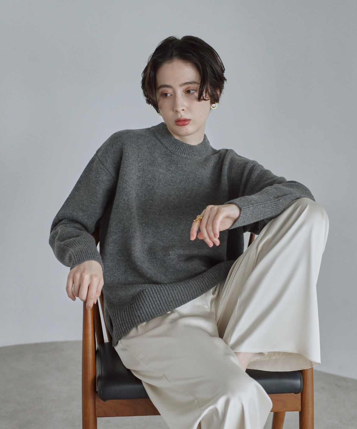 【Classic Comfort】Soft Wool × Cashmere Relaxed Crewneck Knit