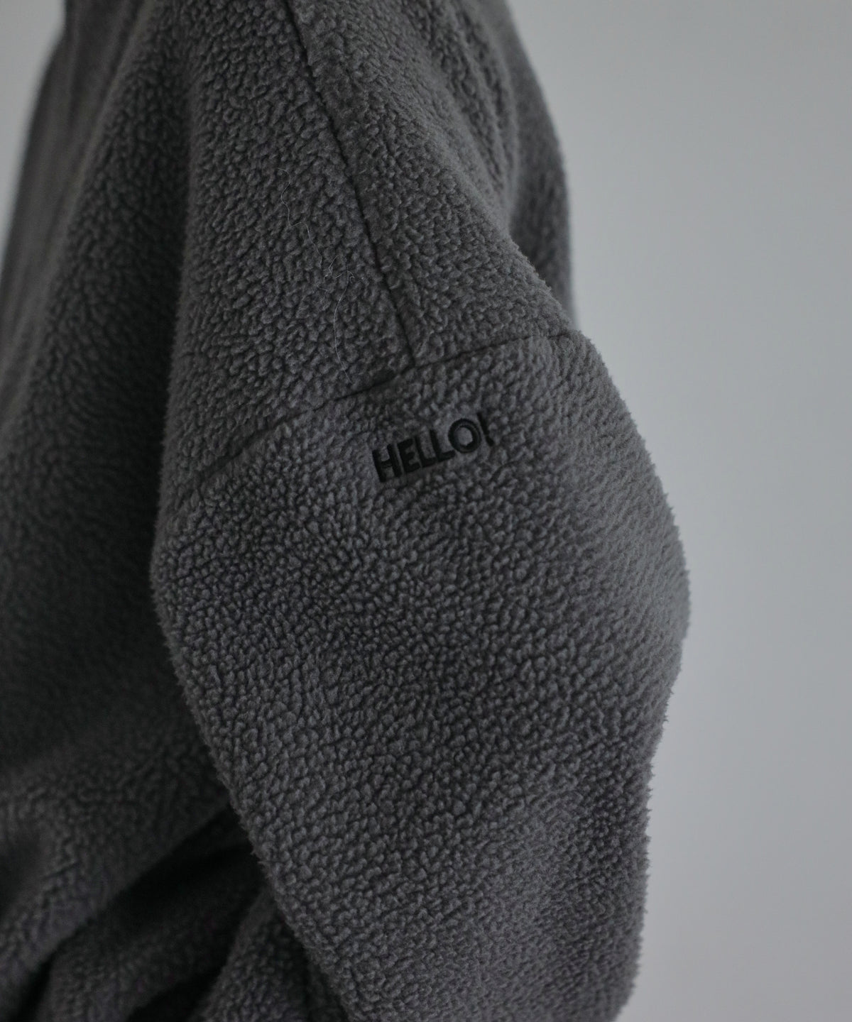 【Machine Washable】Minimal Logo Half-Zip Fleece