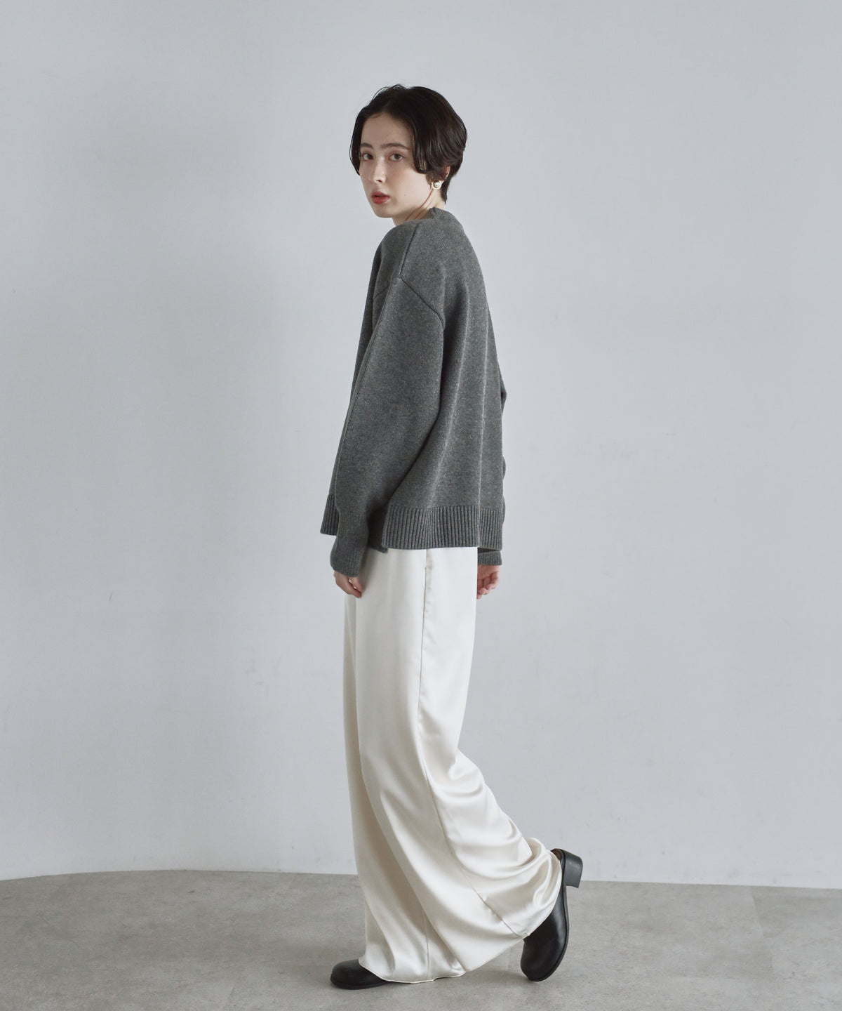 【Classic Comfort】Soft Wool × Cashmere Relaxed Crewneck Knit