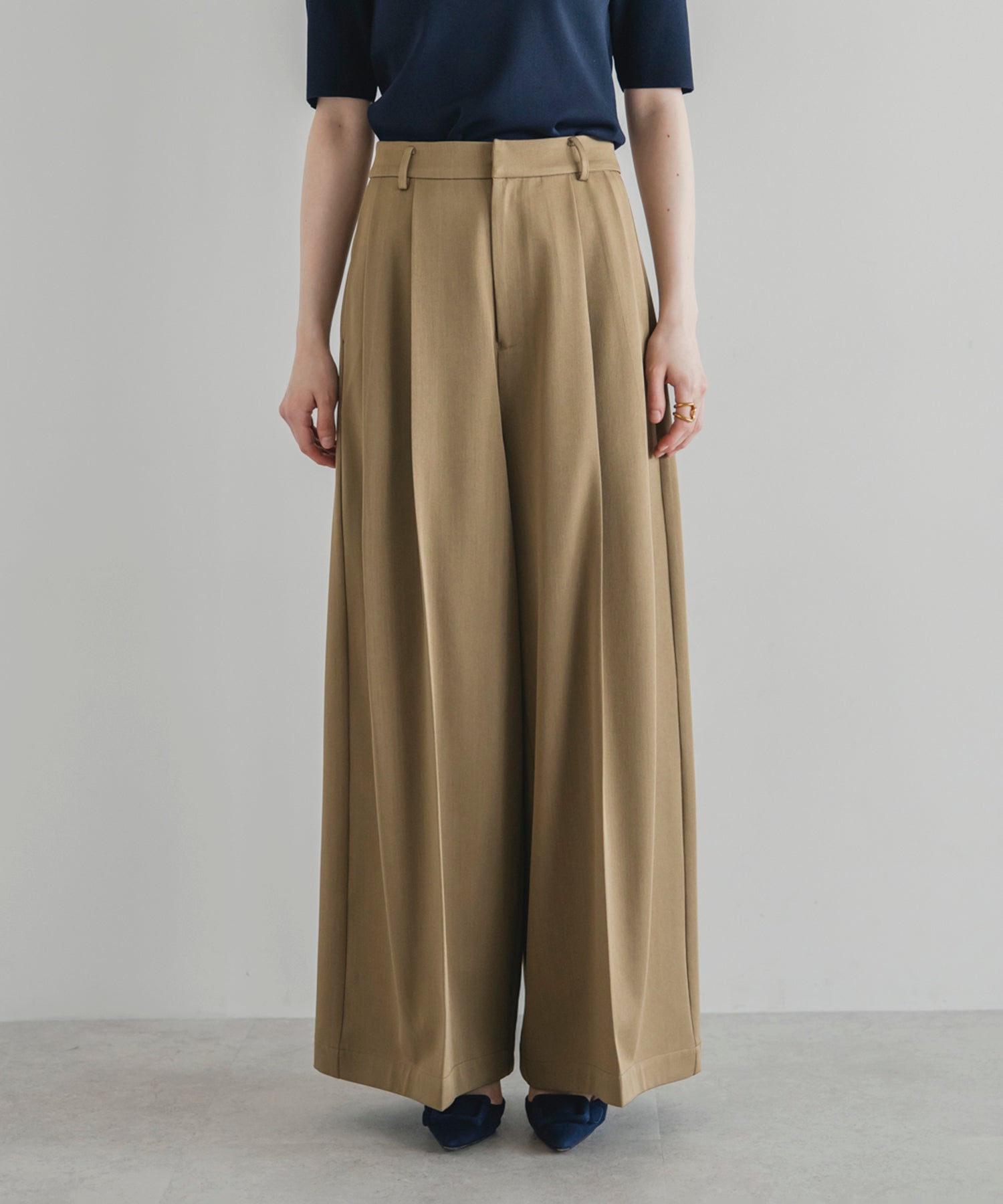 【Wrinkle Prevention】Comfort Line Wide Tuck Pants